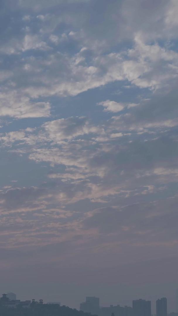 日夜延迟摄影晚霞燃云天空素材长江第一桥武汉长江大桥夜景视频的预览图