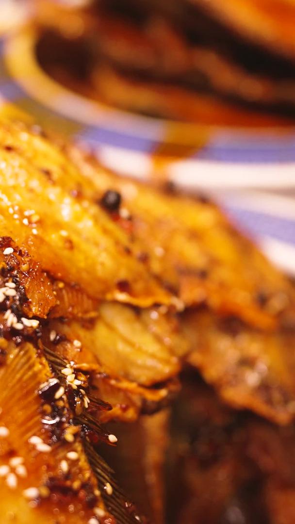 材料慢动作升级拍摄湖北特色小吃武昌鱼腌制工艺视频的预览图