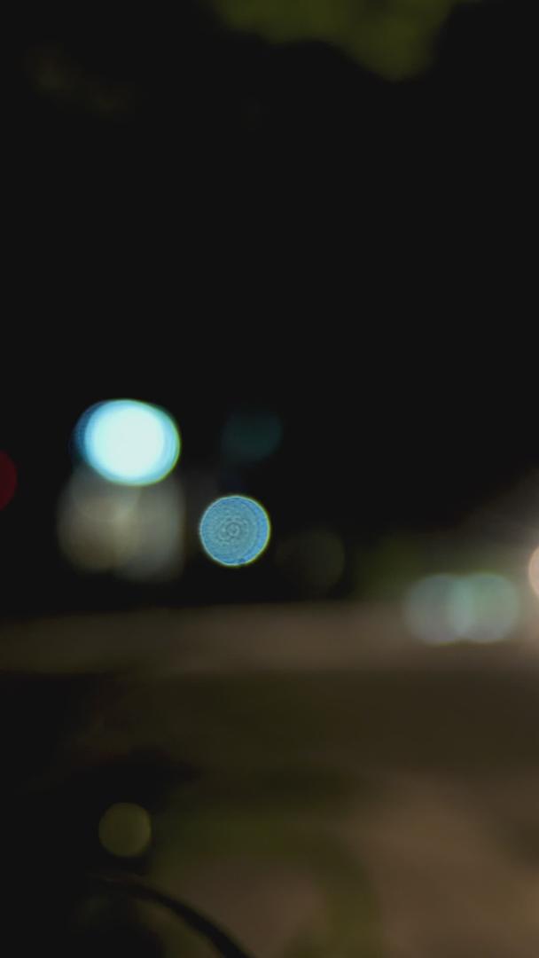 夜间城市虚化灯光视频的预览图