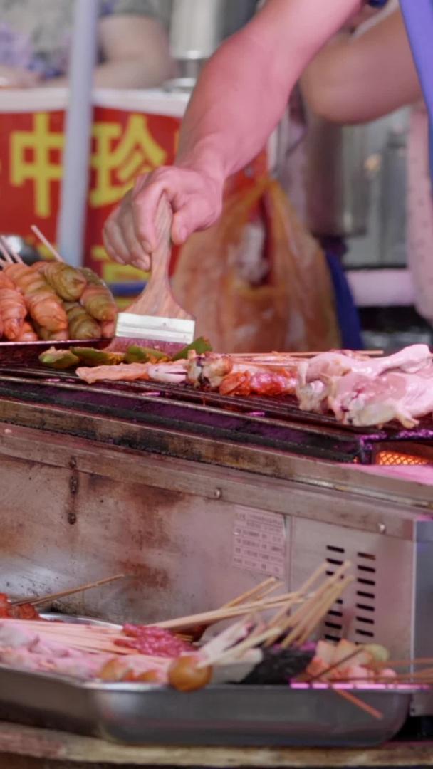 广东深圳街头小吃烧烤炒粉视频视频的预览图