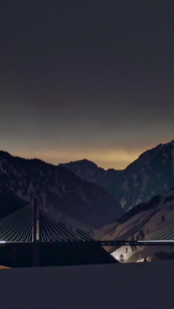新疆水果沟大桥夜景视频的预览图