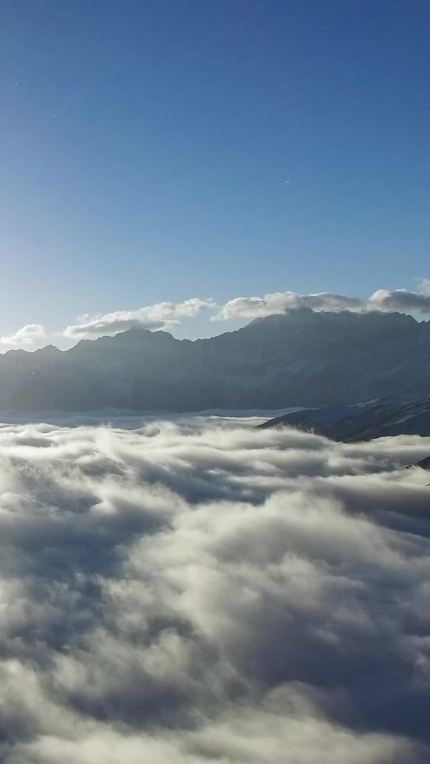 日出折多山雪山云海视频的预览图