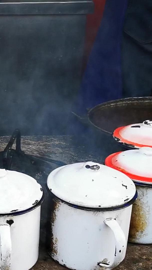新疆旅游特色小吃缸肉食视频素材视频的预览图