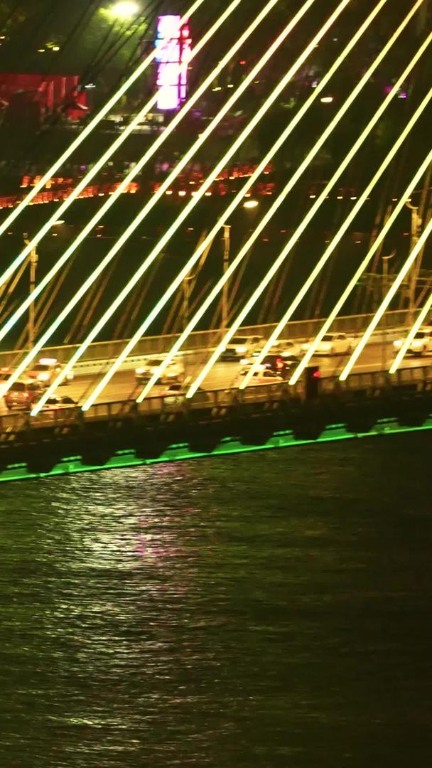 航拍城市夜景桥梁道路交通流量材料视频的预览图