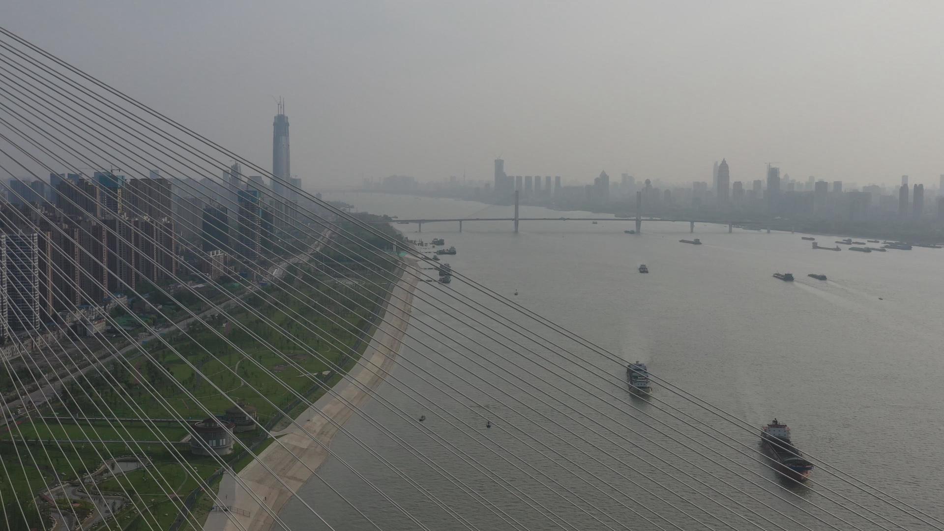 航拍武汉长江风光视频的预览图