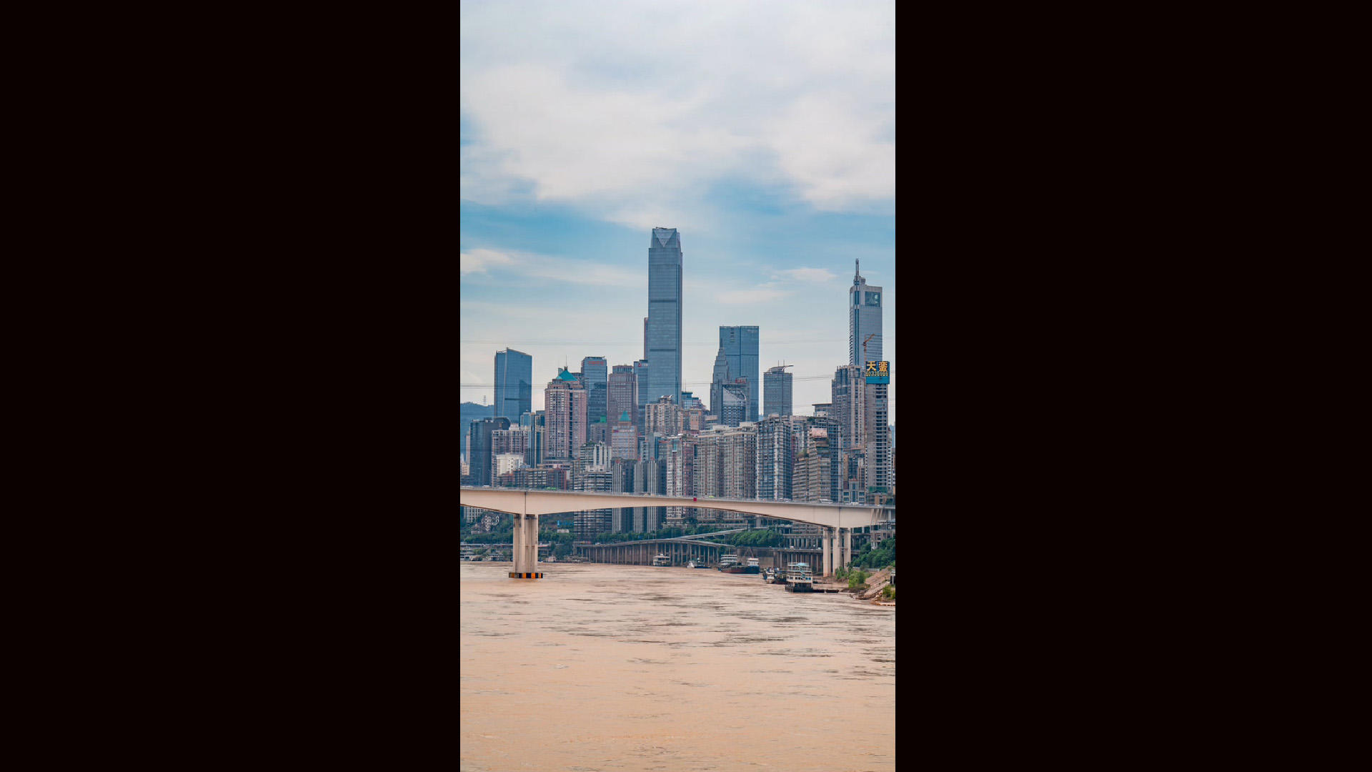 8K重庆渝中区地标竖屏延时摄影视频的预览图