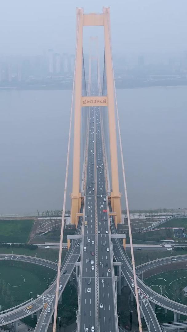 武汉杨泗港长江大桥航拍及交通视频素材视频的预览图