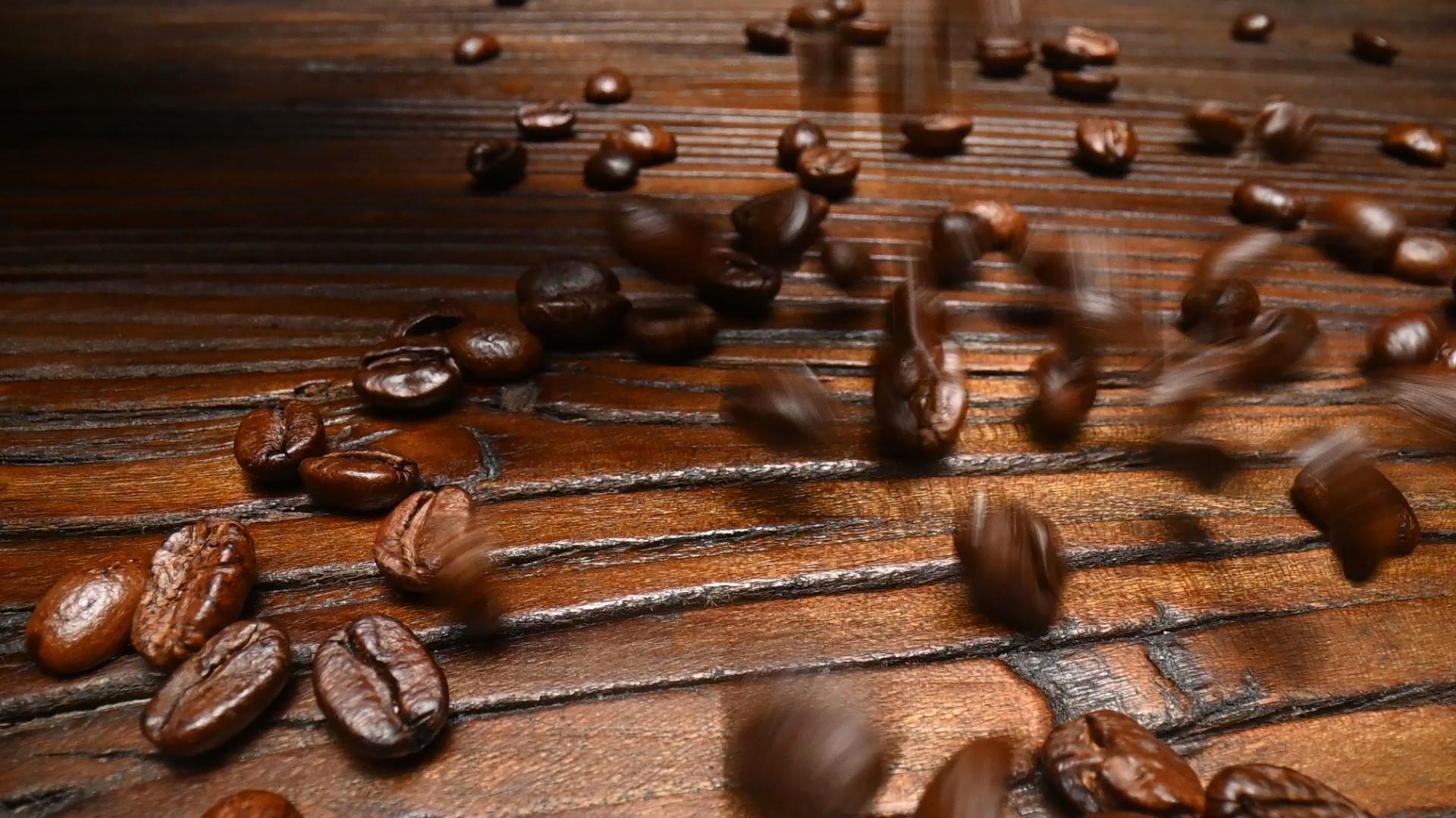 升格咖啡豆掉落木板视频的预览图