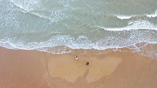 海浪航拍4K视频的预览图