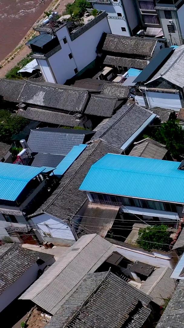 大理古镇茶马古道地震细节大景航拍瓦房60帧视频的预览图