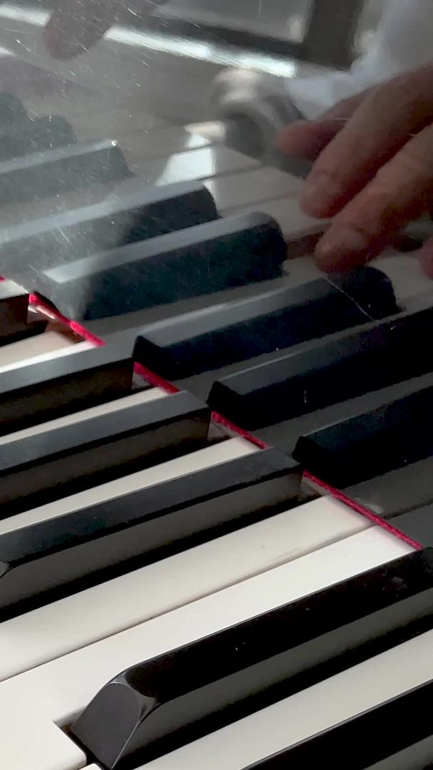 钢琴试音调音演奏钢琴特写钢琴视频的预览图