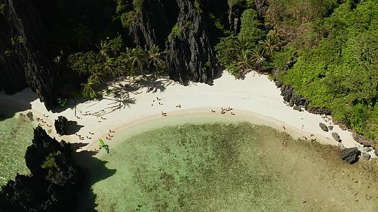 热带海水环礁湖和海滩菲利平斯河视频的预览图