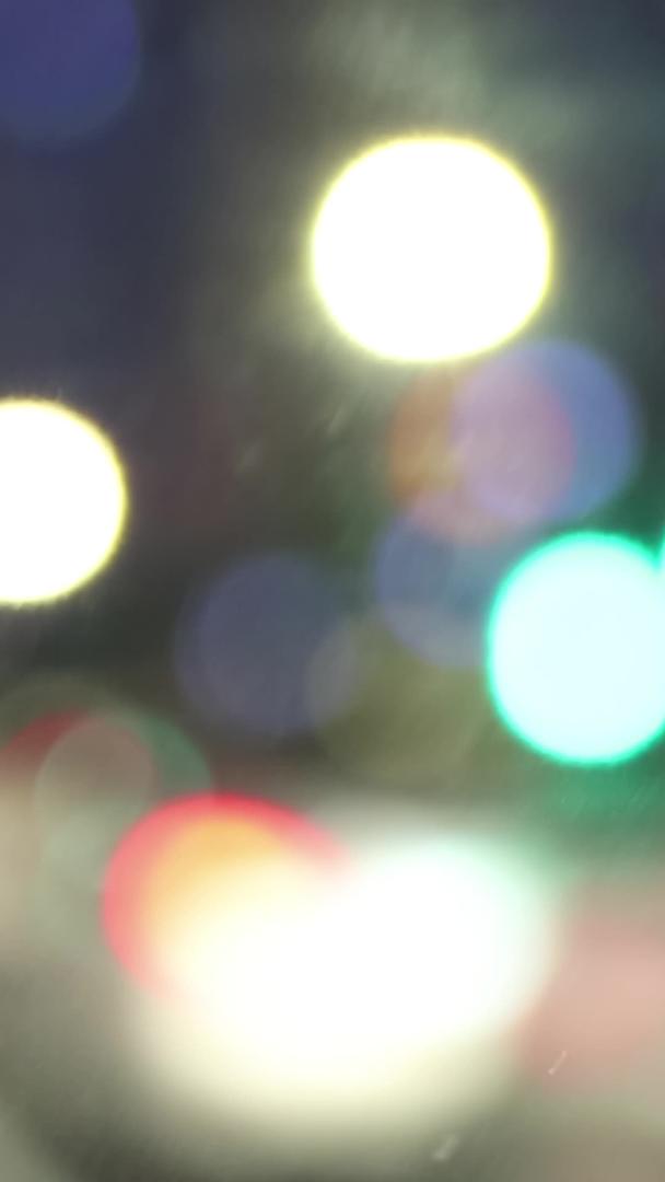 夜晚城市车流霓虹灯实拍素材视频的预览图