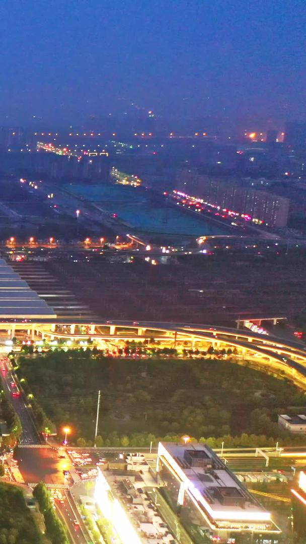 航拍在郑州高铁站视频的预览图