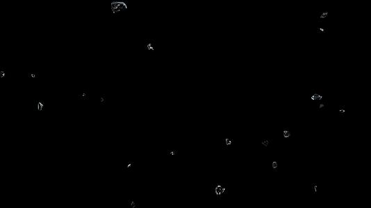 黑色背景的冰碎片悬浮在黑色背景上视频的预览图