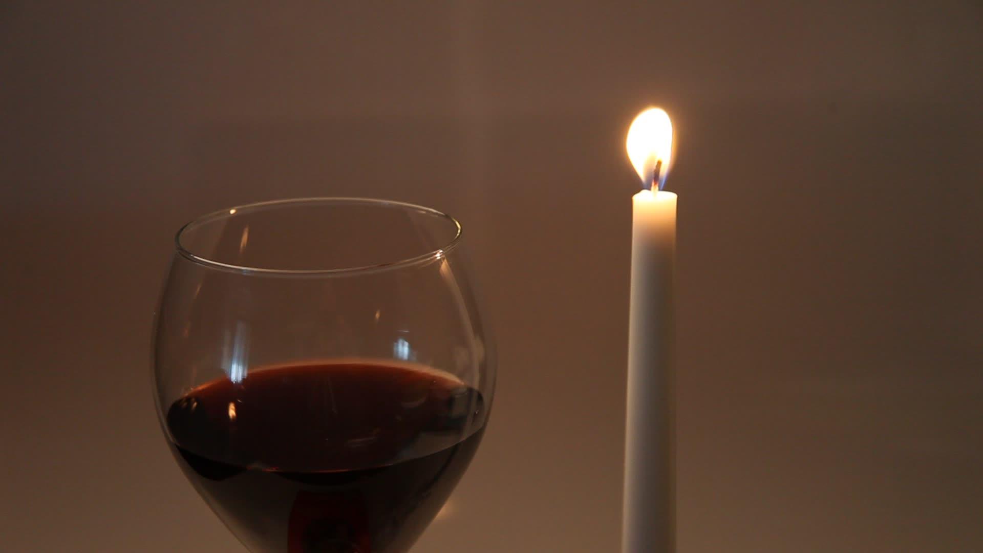 酒杯和蜡烛视频的预览图