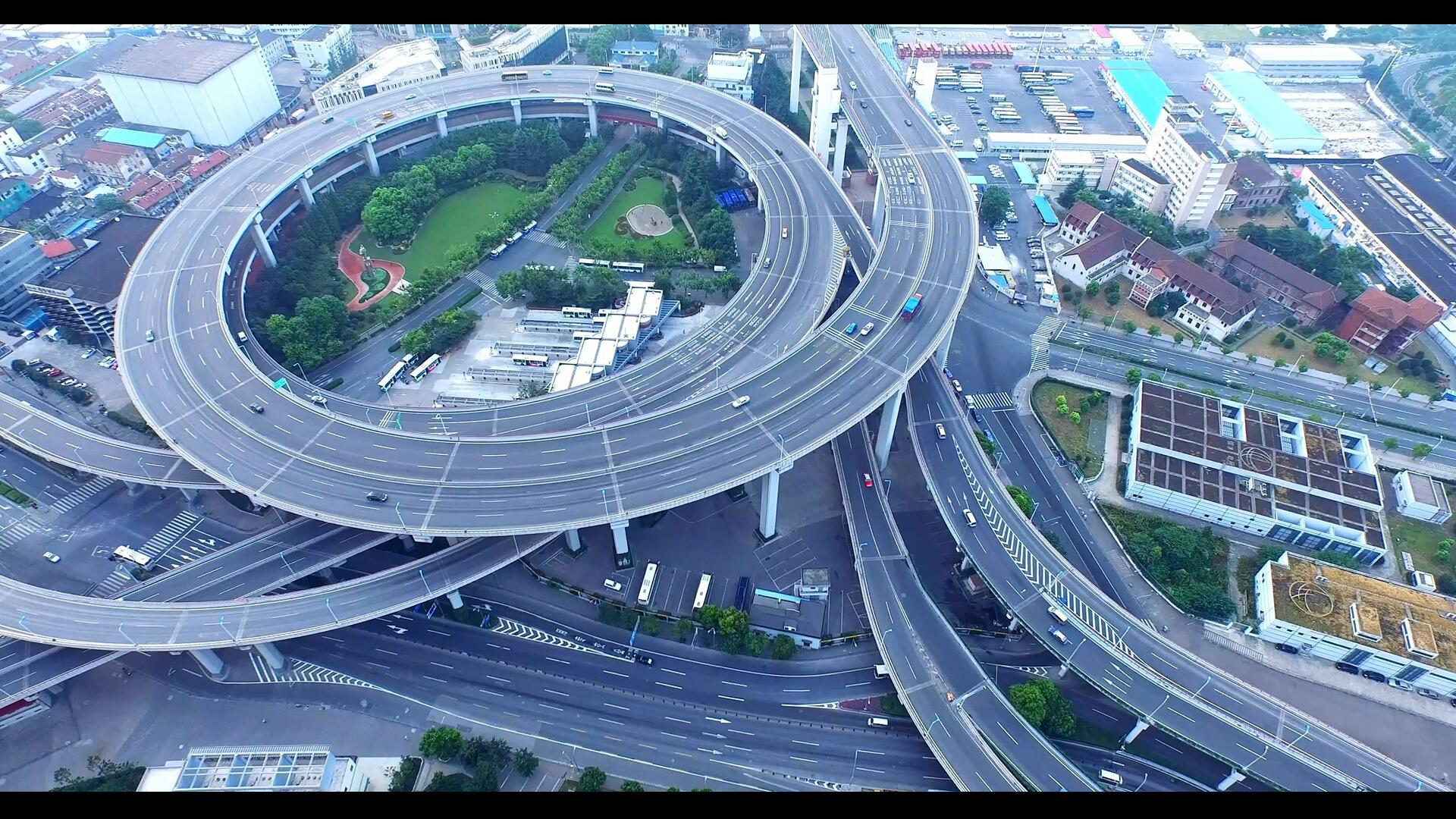 上海黄浦江南浦大桥引桥转盘航拍视频的预览图
