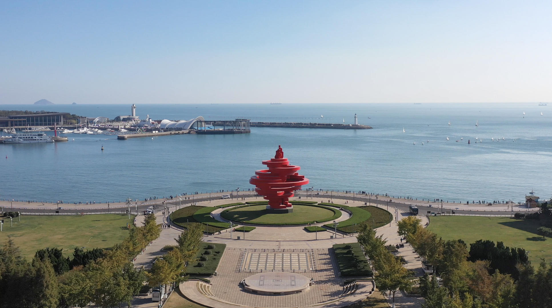 青岛海滨风光五四广场及奥帆中心视频的预览图