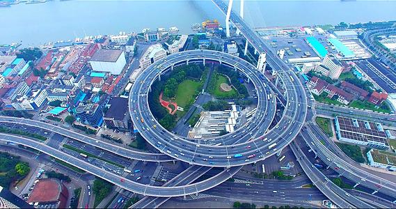 上海黄浦江南浦大桥视频的预览图
