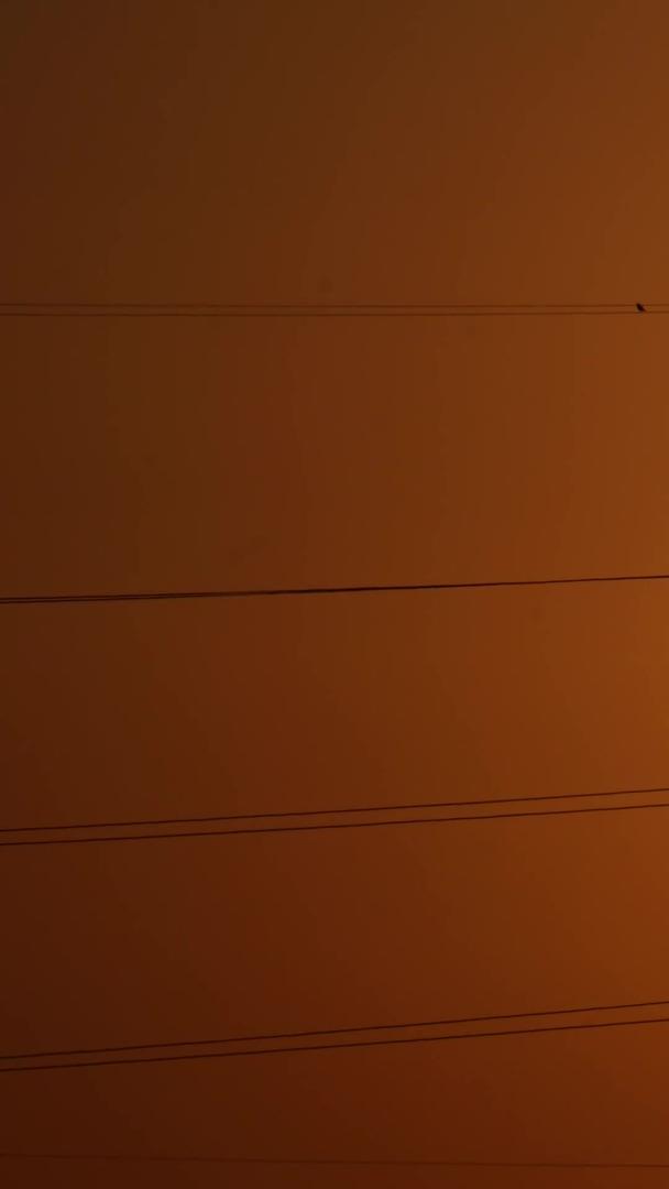 实拍电力塔剪影夕阳日落延时摄影视频的预览图