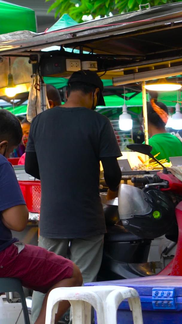 泰国小吃摊、水果摊、汽车实拍集合视频的预览图