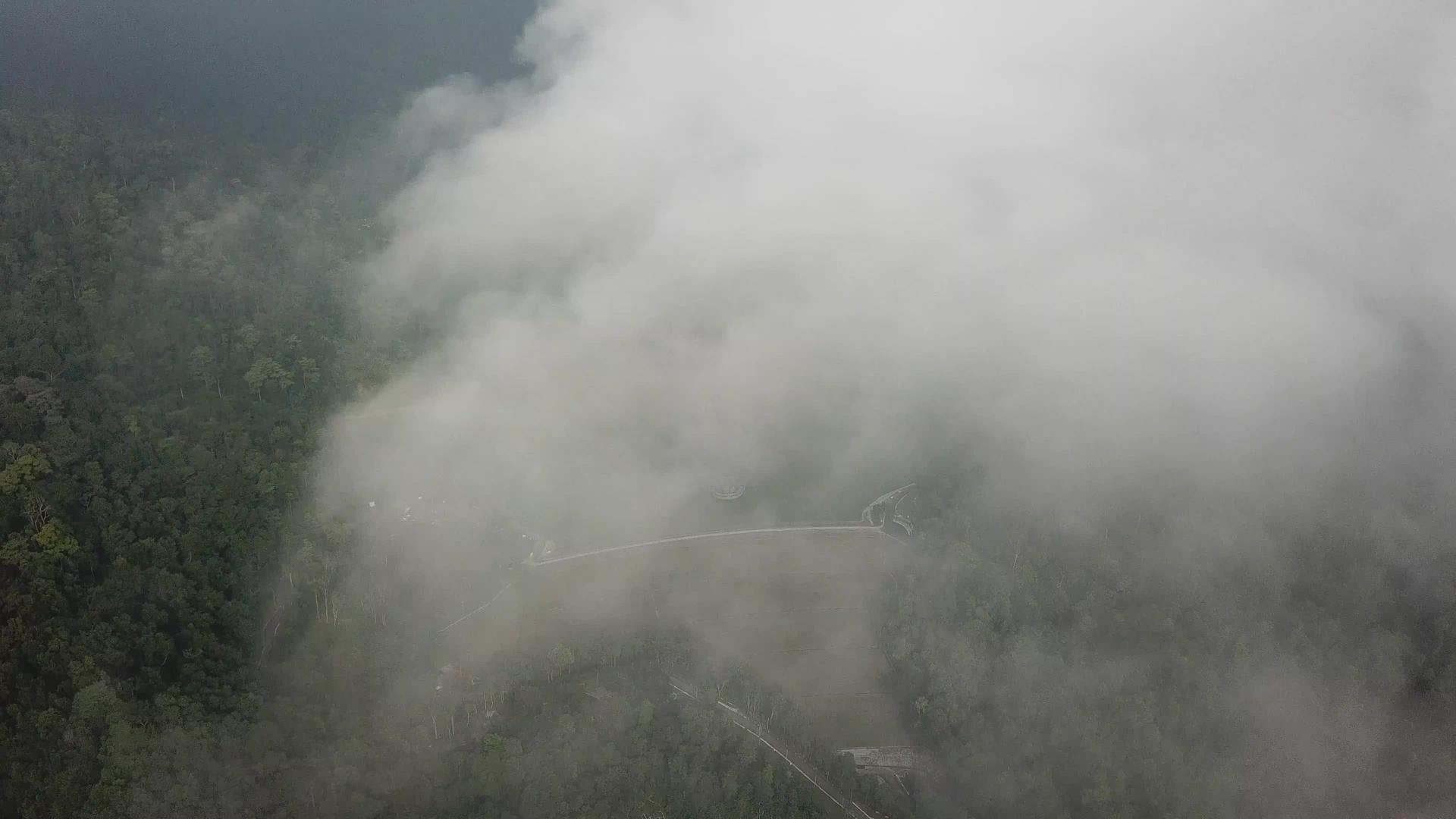 宁静的AyerItam大坝空中视频的预览图