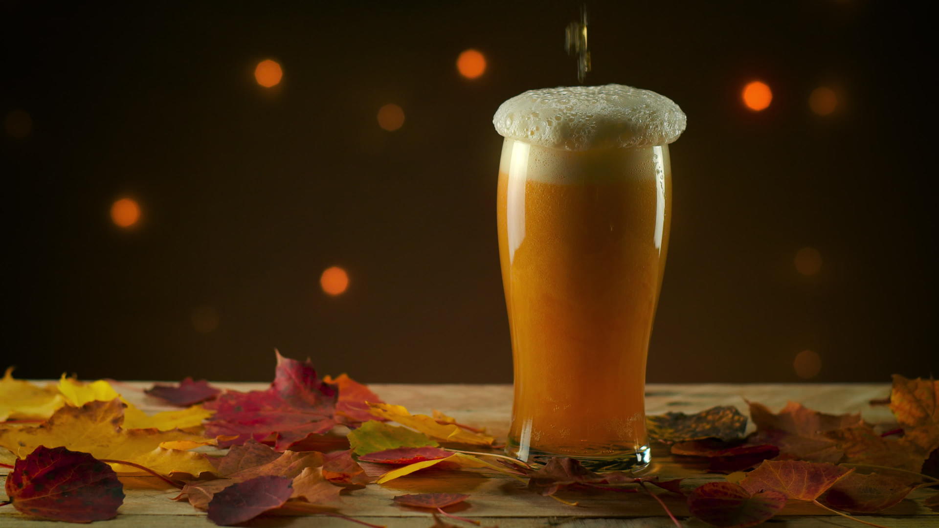 秋秋啤酒倒在地上视频的预览图