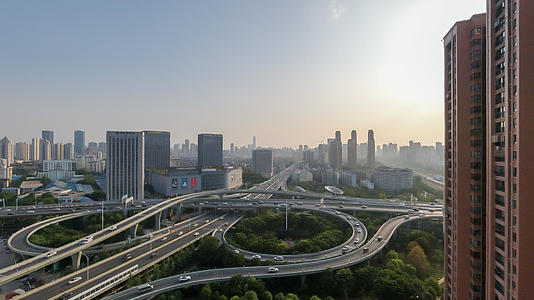 武汉竹叶山立交桥繁忙交通4K延时摄影视频的预览图