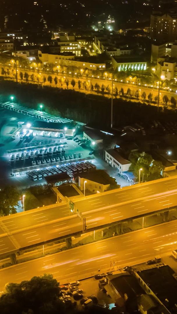 航拍城市夜景照明道路交通交通交通车站终点站延迟摄影视频的预览图