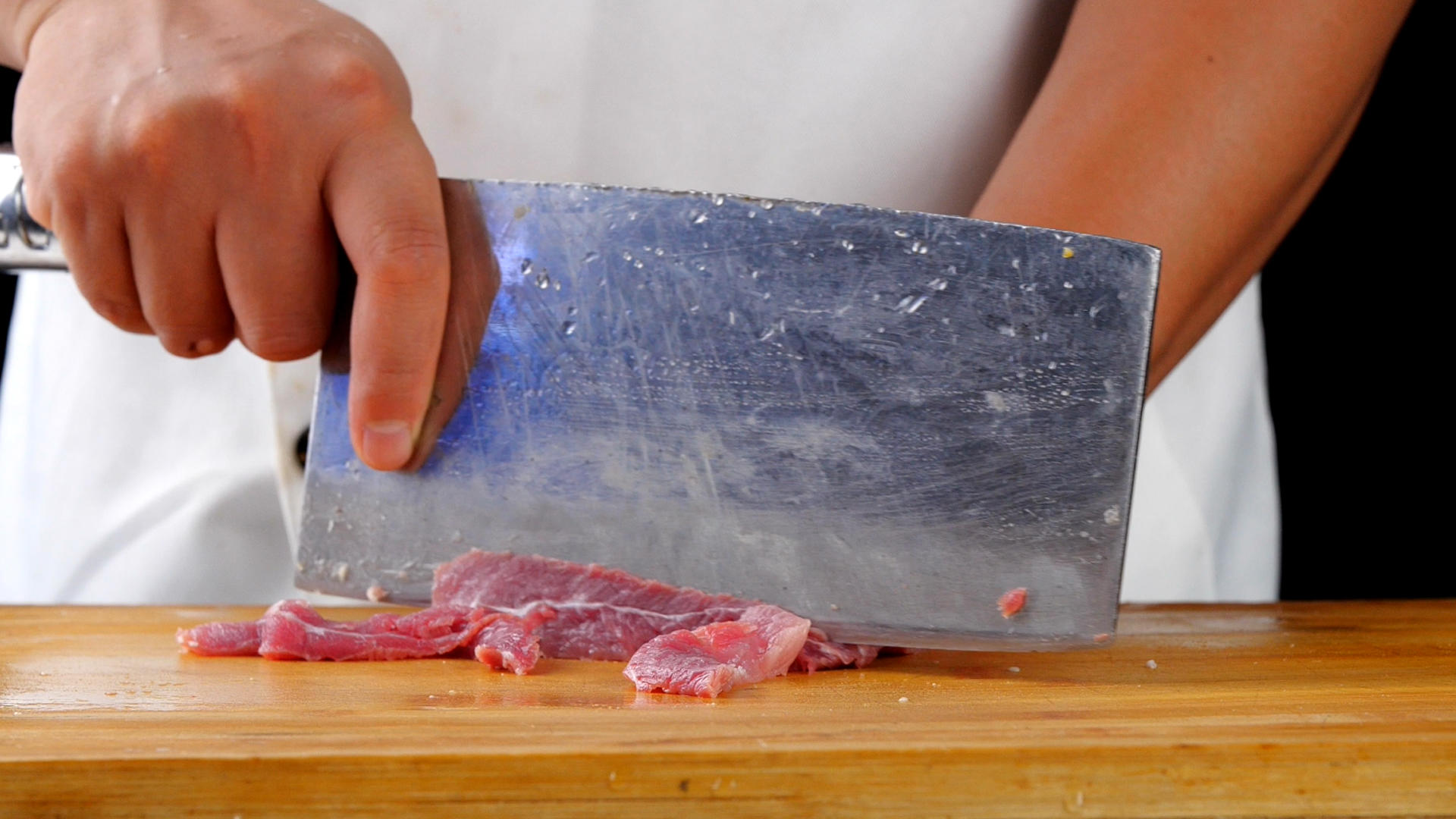 1分钟4K高清厨师切肉画面视频的预览图