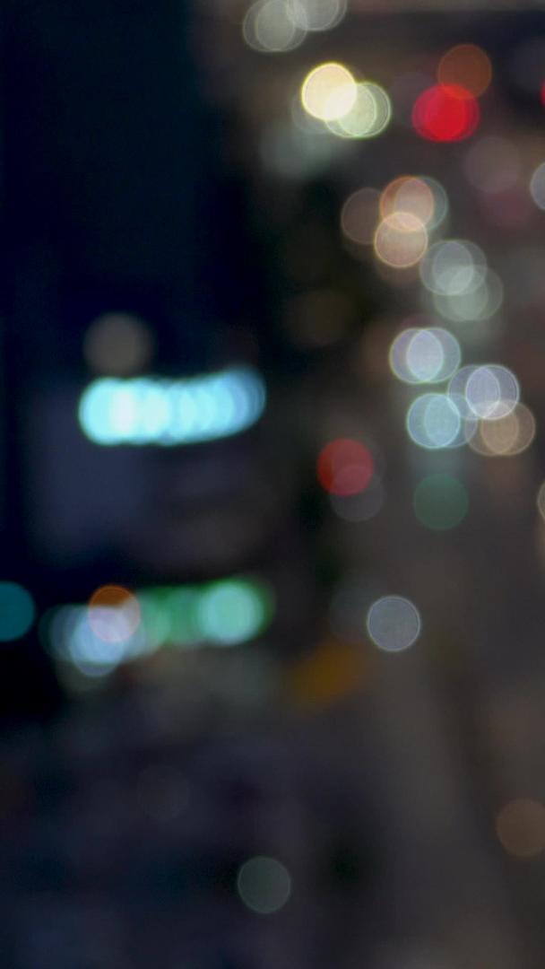 夜晚城市街头车流虚焦光斑视频素材视频的预览图
