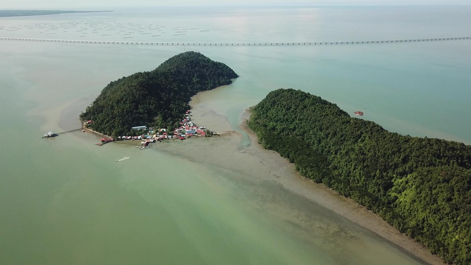 Pulauaman和Pulaugedung空中观察视频的预览图