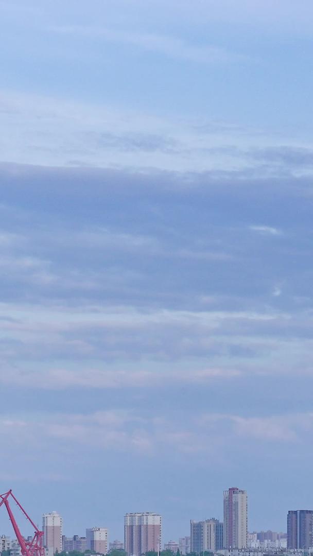 延时摄影武汉地标建筑鹦鹉洲长江大桥夕阳晚霞天空江景素材视频的预览图