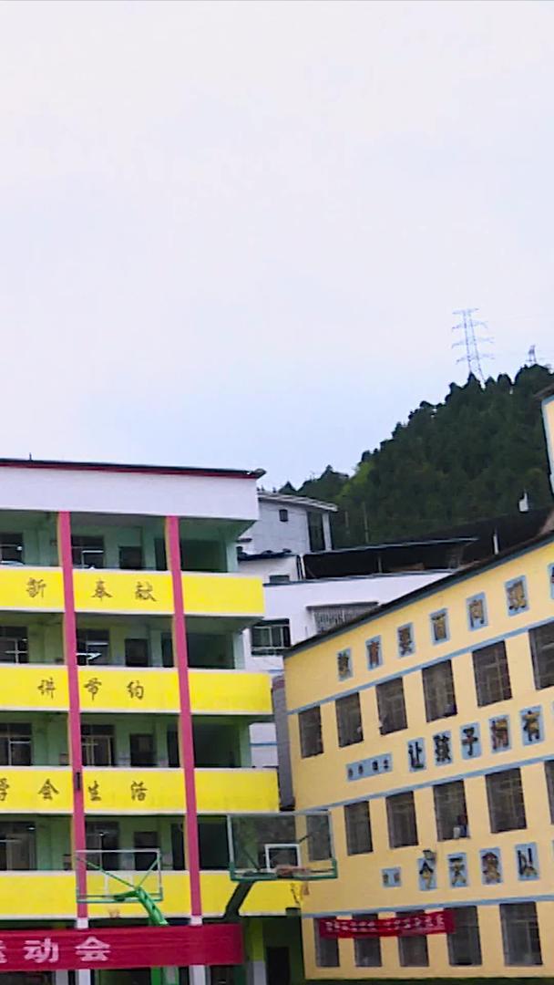 贵州山区小学环境实拍视频的预览图
