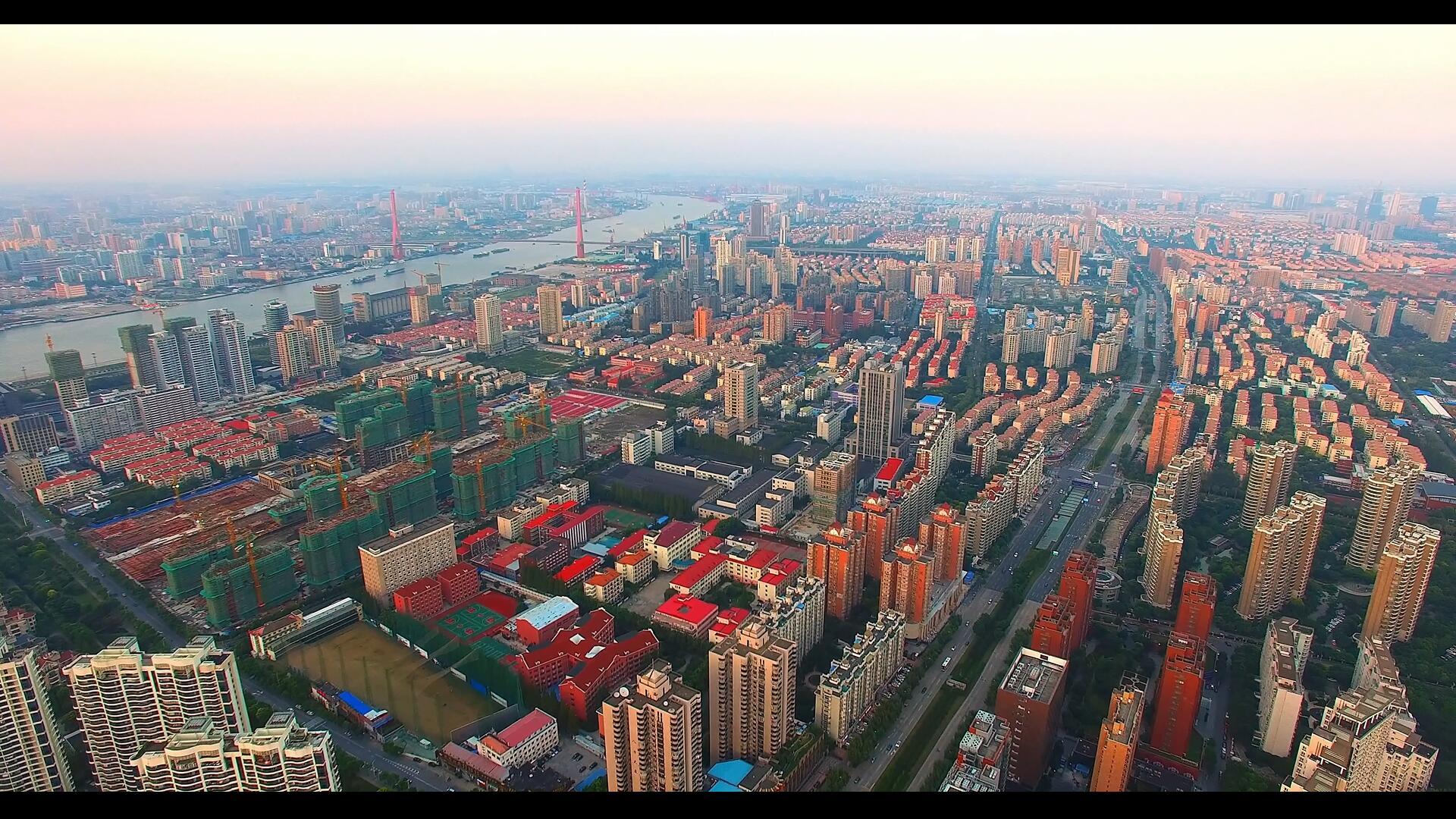 上海卢浦大桥两岸城市风光视频的预览图
