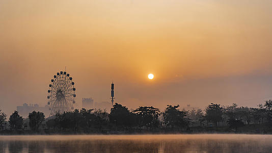 8k航拍城市早晨湖泊晨雾日出景色视频的预览图