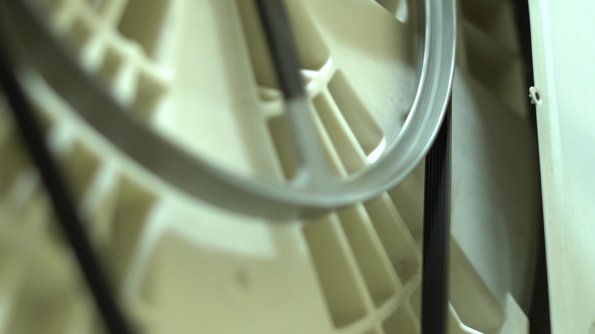 使用皮带驱动洗衣机桶的主滑轮的旋转结果视频的预览图