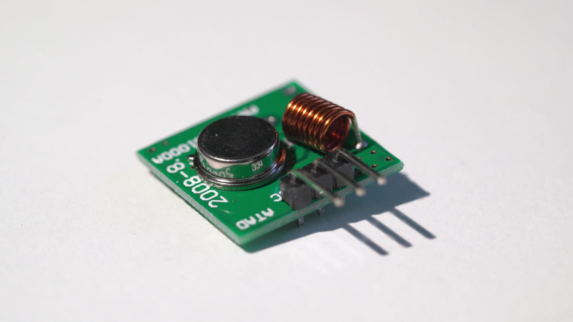 Arduino接收器和发射器模块的电子部件视频的预览图