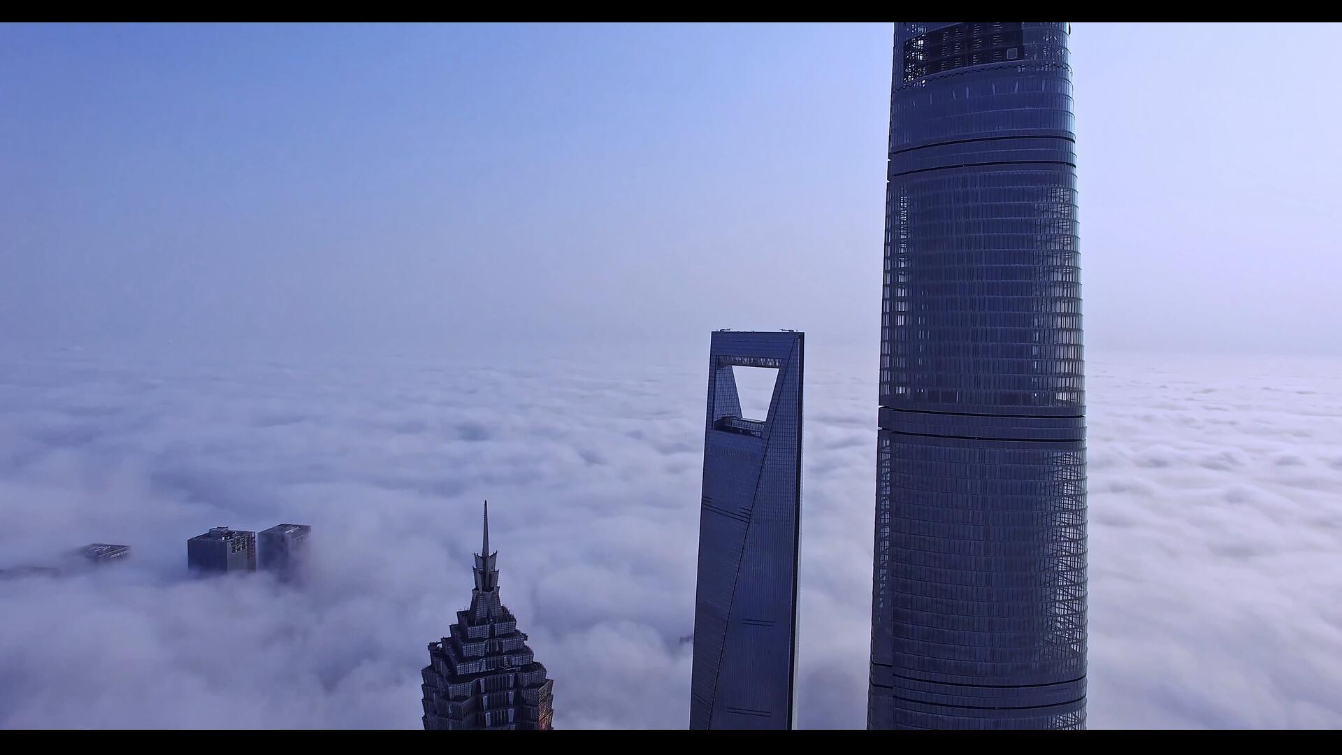 上海陆家嘴三件套穿云航拍视频的预览图