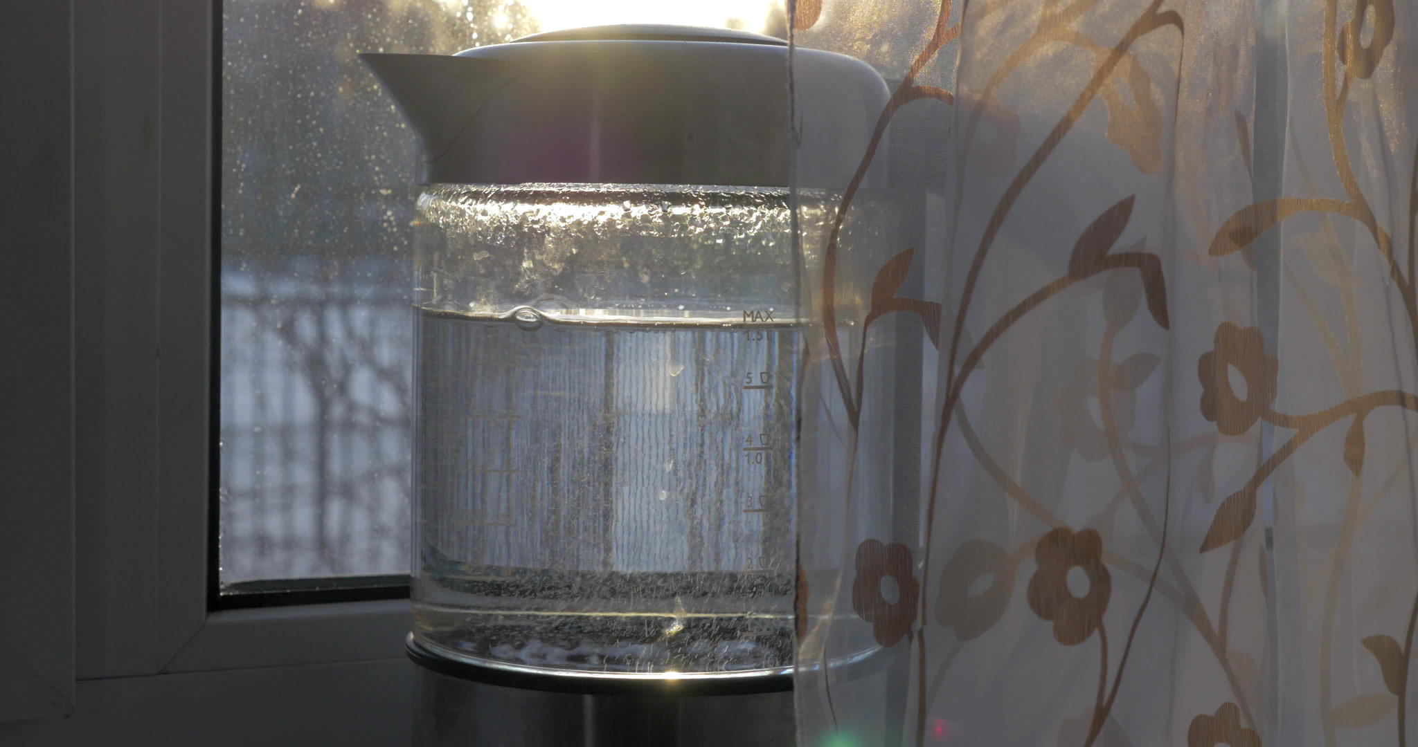 加热水的玻璃茶水视频的预览图