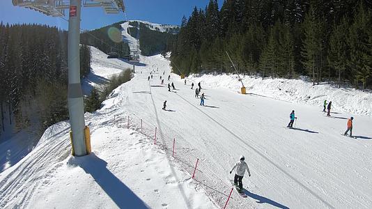 从滑雪到滑雪船下坡滑雪背景滑雪课程视频的预览图