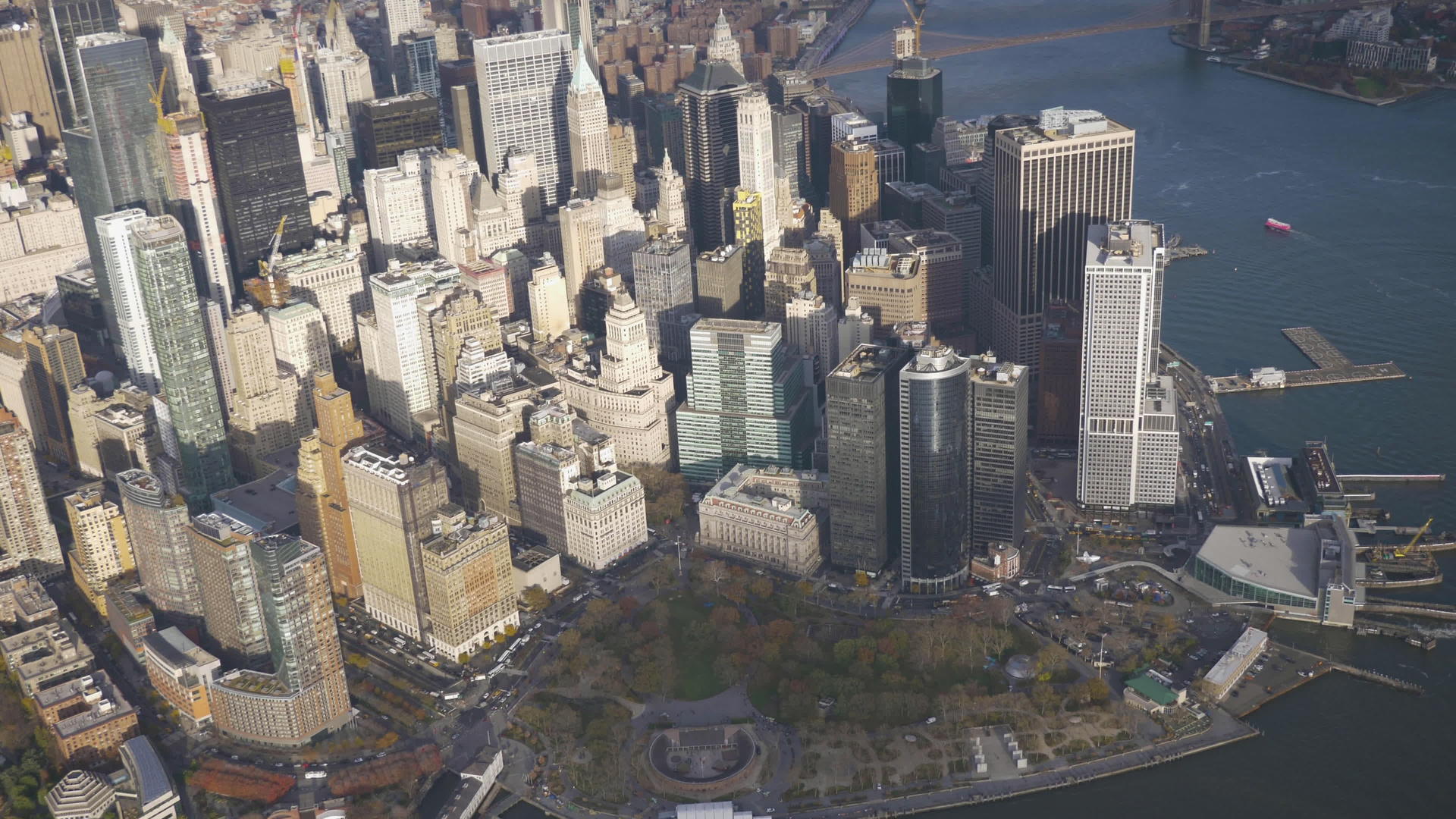 观察曼哈顿和电池公园的空气视频的预览图