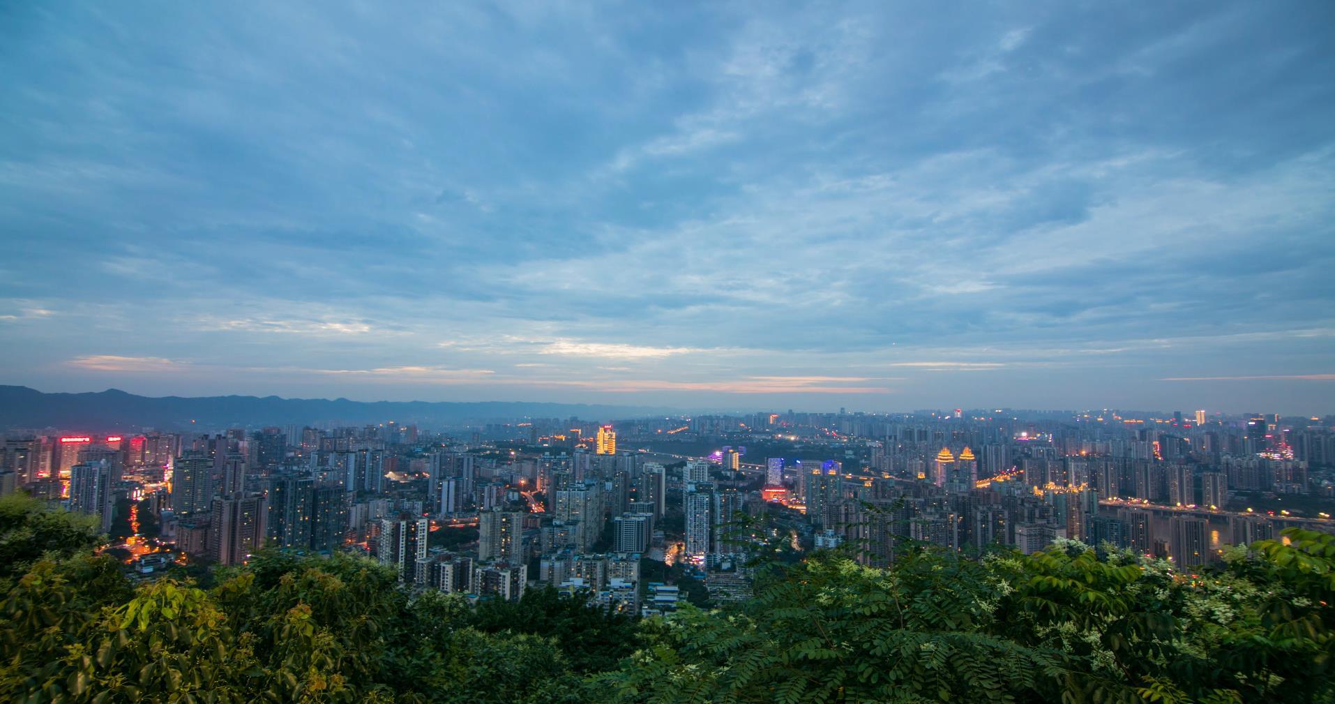 实拍4K沙坪坝与渝北区城市全景白转夜视频的预览图
