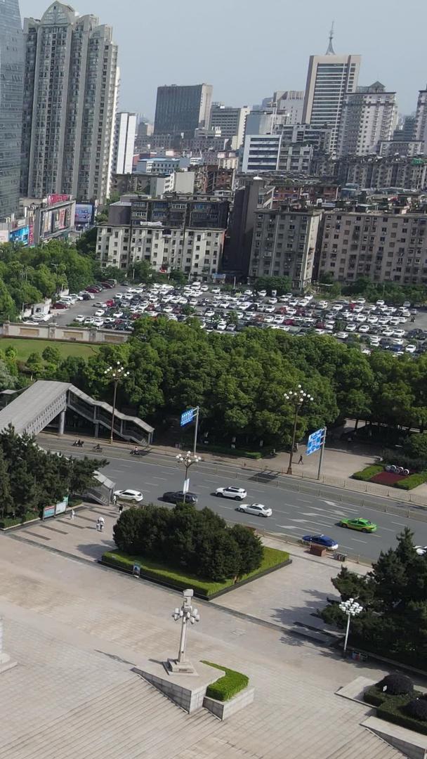 航拍南昌八一起义纪念塔视频的预览图