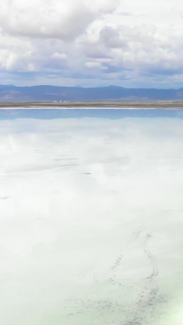 青海网红景区航拍茶卡盐湖视频的预览图