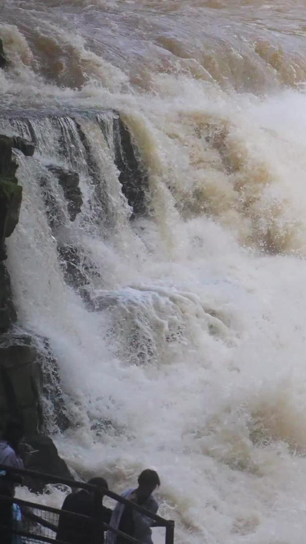 腾龙洞地下瀑布水浪材料湖北恩施利川5A级旅游景区视频的预览图