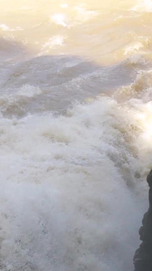 腾龙洞地下瀑布水浪材料湖北恩施利川5A级旅游景区视频的预览图