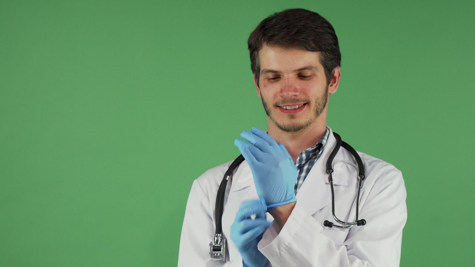 英俊的长胡子男医生戴着橡皮手套视频的预览图