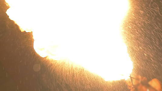 燃烧的火炉爆炸视频的预览图