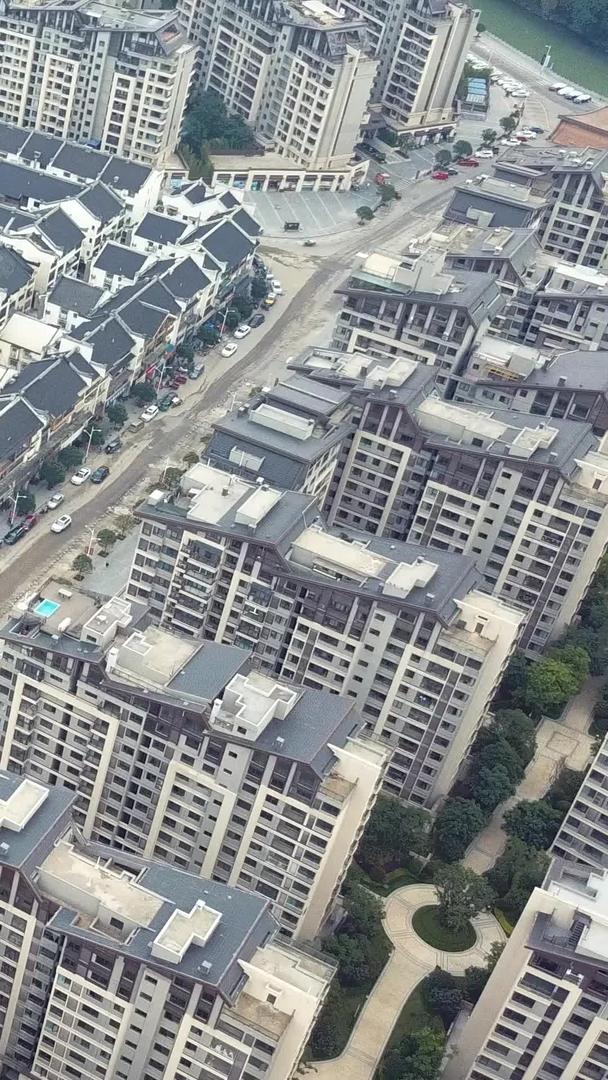 高清航拍城中村拆迁安置房物业小区视频的预览图